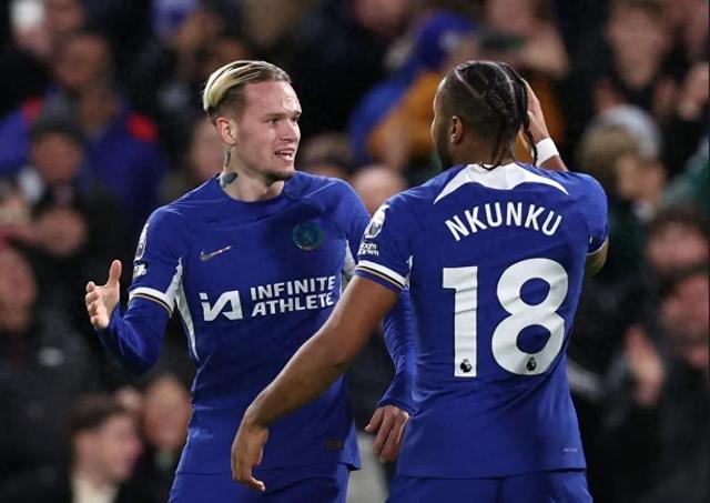 切尔西主场大捷，球员赛后激动庆祝胜利，以后两个无法那个开发威望.的简单介绍-爱游戏APP